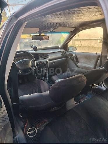 ucuz masinar: Opel Vectra: 1.8 l | 1999 il 300000 km Sedan — 5