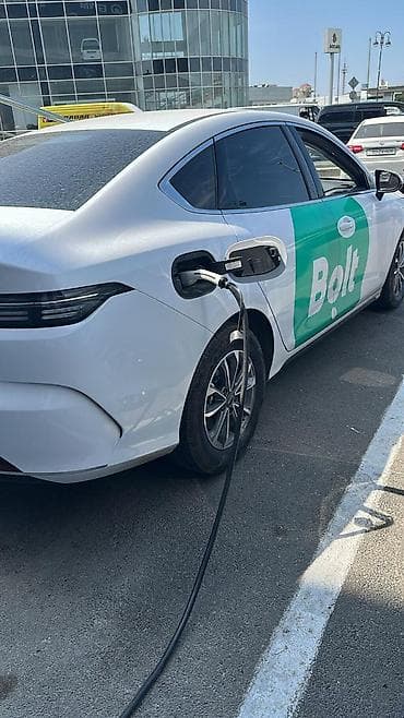 daye isi axtariram: Taksi sürücüsü tələb olunur, Nəqliyyat təmin edilir, Həftəlik ödəniş, 3-5 illik təcrübə — 1