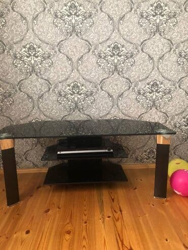 işlənmiş mebilər: Şüşə Tv altı satılır . İdeal vəziyyətdədi . Təcili evdən çıxmalıdır — 1