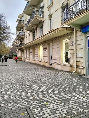 İcarəyə verilir – mərkəzi piyada küçəsində vitrinli kommersiya