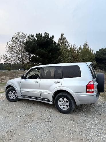 zaz satisi: Mitsubishi Pajero (gümüşü rəng), 5 qapılı SUV Texniki və xarici — 7