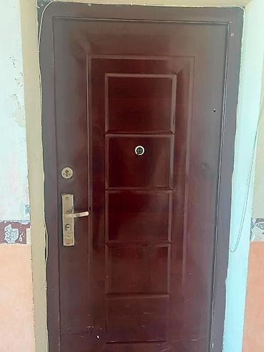 Giriş qapısı – ölçü: 205×95 sm. Material: metal karkaslı, taxta lalafo.az -da Giriş qapısı – ölçü: 205×95 sm. Material: metal karkaslı, taxta