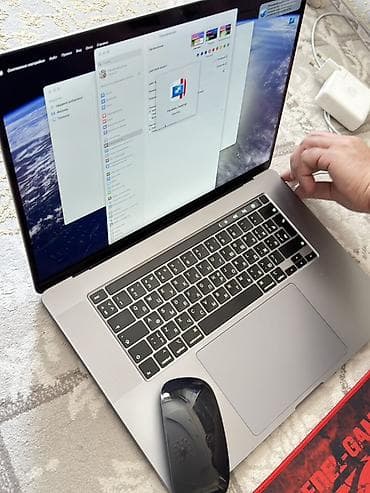 macbook pro: Apple MacBook Pro 16" (Space Gray) noutbuku - Ekran: 16 düym Retina — 4