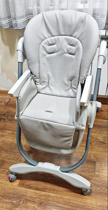 20 nomreli mekteb: Usaq stolu yaxsi veziyyetde qiymet son.Unvan Varovski — 2