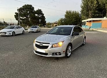 275 45 20: Chevrolet Cruze: 1.4 l | 2014 il 257063 km Sedan — 4