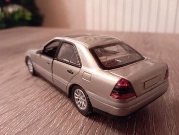 Книги и журналы: Mersedes c 220 modeli kitay istehsalı 1/36 ölcüdədəir .Bu modeli Öz — 2