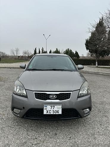 Kia Rio hatchback - Kuzov: 5 qapılı hatchback, boz rəng - Mühərrik