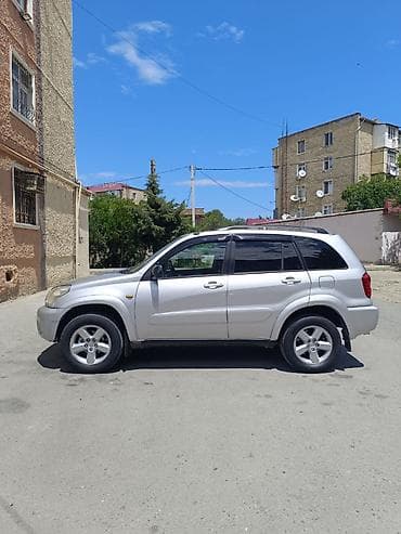 traktor belarus 1221: Toyota RAV4: 2 l | 2003 il Universal — 2