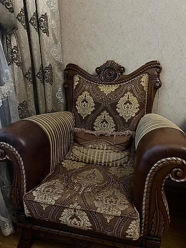 tek kreslo: Qonağ otağı üçün Divan kreslo dəsti,2500 azn alınıb. Dəstə 1ədəd üç — 2