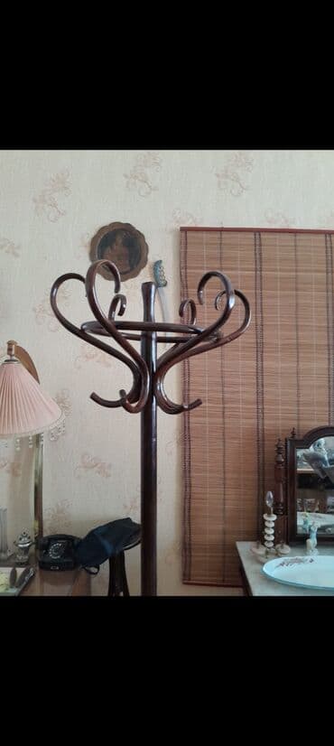 вешалки для одежды напольные оригинальные: Məhsul: taxta asılqan (stoyka tipli, şaquli). Qedimi Xüsusiyyətlər: - — 2