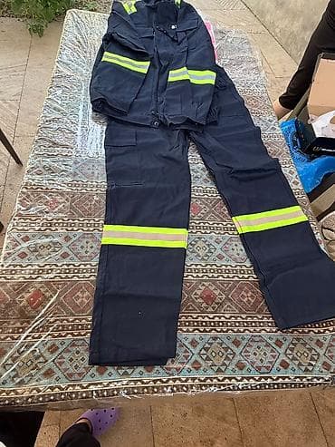 gödekceler: Azəriqaz iş geyim dəsti Tərkib: - Qışlıq qalın gödəkçə: tünd mavi, ön — 2
