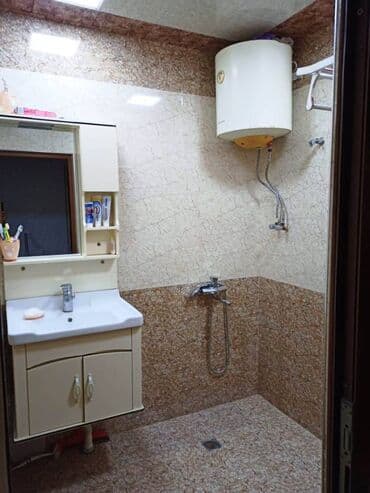 cıdır düzü: Bakı, Bakıxanov qəs., 3 otaqlı, Köhnə tikili, 57 kv. m — 9