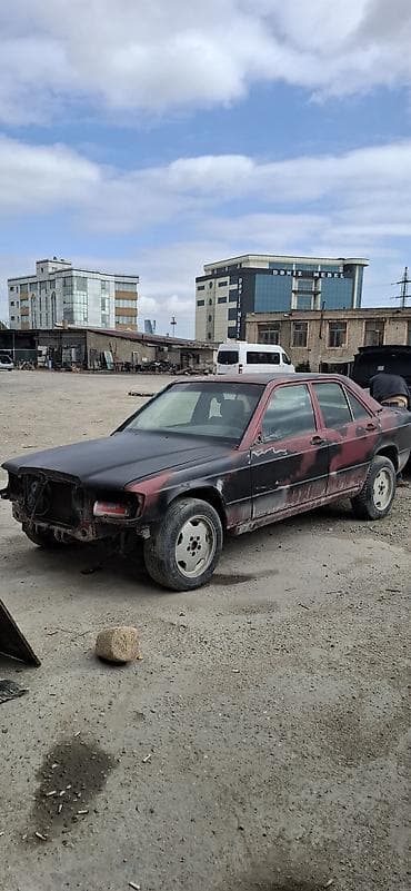 Mercedes-Benz 190 (W201): 2 l | 1992 il Sedan