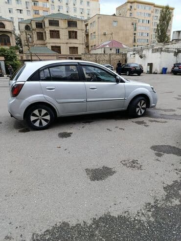 автомобиль фольксваген поло: Kia Rio: 1.5 л | 2010 г. Хэтчбэк — 3