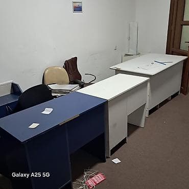 Ofis dəst mebeli: Ofis mebel dəsti - Qaranlıq taxta rəngində L- və T-formalı böyük iş — 7