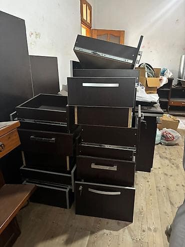 угловой офисный стол: Ofis mebel dəsti Tərkib: - Menecer stolu: L formalı, iş səthində — 4