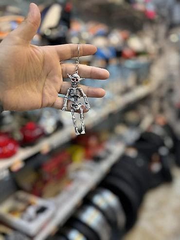 saat sepi: Skelet temalı asqı/alışqan açarı üçün brelok - Material: metal — 1