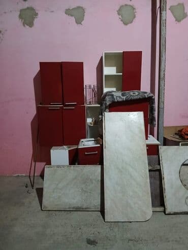 cilek mebel: Mətbəx mebeli dəsti - Üst şkaflar: parlaq bordo rəngdə MDF fasadlar — 4