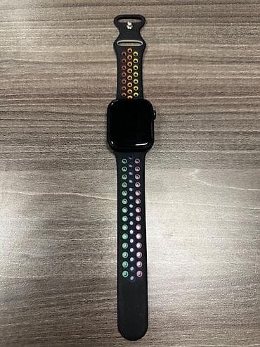 versace qolbag: Apple watch series 7. Ela veziyyetde. Battery life 98%. Elave qolbagi — 3