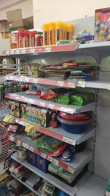 market arabalari: Mini-market rəfləri və assortimenti Məhsullar: - İçkilər: qazlı və — 9