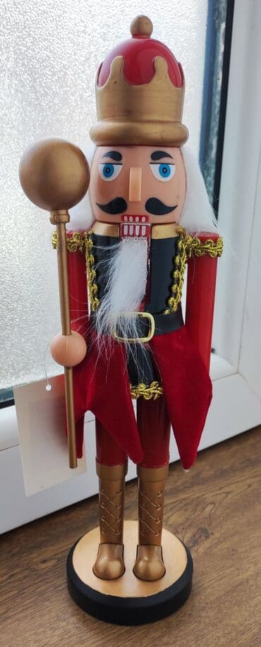 Mücrülər: Taxta Qozqıran fiquru – kral temalı dekor - Material: ağac, parçadan — 4