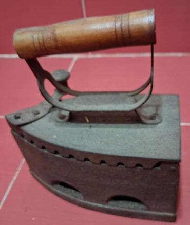 antik service: Antik kömürlü ütü. "1939-cu il antikvar kömür ütüsü (Kromşinski — 1