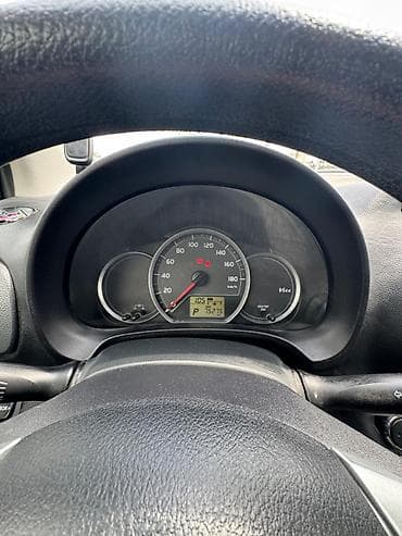 baqaj satilir: Toyota Vitz: 1.3 l | 2012 il Hetçbek — 5