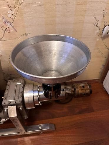 süd çeken: NF100 soyuq pres yağıçıxarma aparatı - Model: NF 100 (karkas üzərində — 3