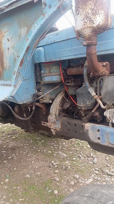 Aksesuarlar və tüninq: Minsk MTZ-80 traktor - Rəng: göy - Kabinli, geniş görünüşlü ön şüşə — 8