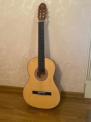 gitara balaca: Gitara alinib istifade edilmeyib tezedi ciziqda yoxdu her biri 170 azn — 3