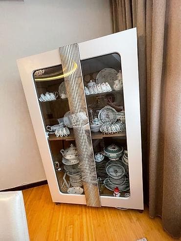 şifonyer dolap: Bellona firmasıdı ela veziyyetdedi,icerisinde işigi var. Köc ile — 1