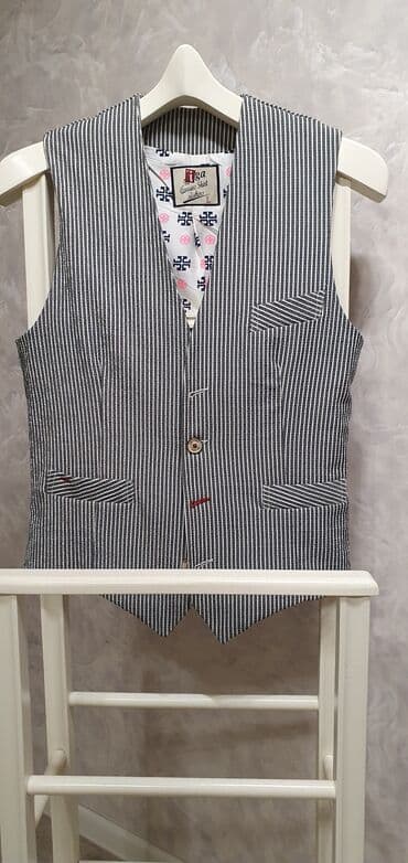 Jiletka Türk istehsalıdır. İGa firmasıdı. S,M,L bədənlər geyinə bilər