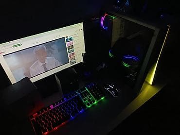 RGB işıqlanmaya malik tam oyun kompüteri və aksesuar dəsti əvvala