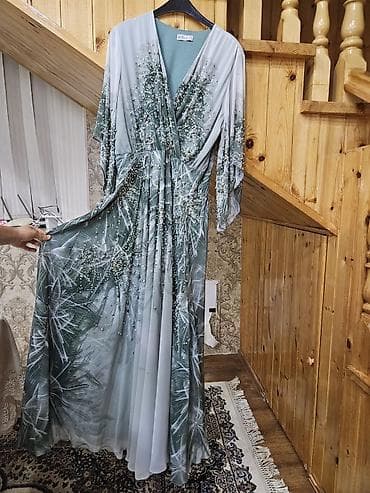 yango canta: Paltar satılır 👗 Cəmi 1 dəfə geyinilib. 200 manata alınıb. Ölçüsü: 44 — 2