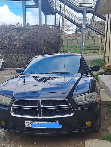 dodge durango: Dodge Charger: 3.6 l | 2012 il 220 km Sedan — 2