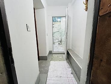 Qaraçuxur qəsəbəsində 81 nömreli avtobusun dayanacağından 100 m — 7