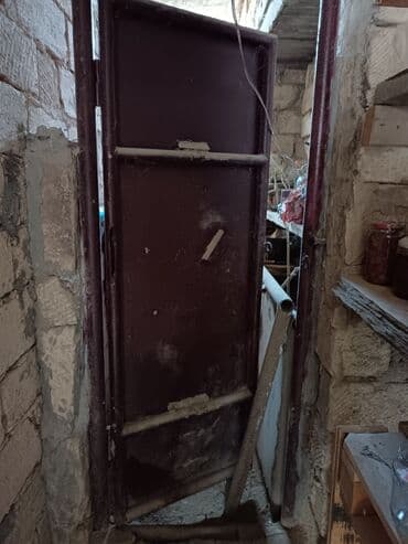 Quru inşaat materialları: 3 eded demir qapi 1 ededi 130m.kohne qalin matreal — 1