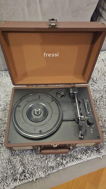 qepik alanlar: Qrammafonlar Mehduddur!!! Çox gözəl Retro Qramafonlar və göz oxşuyan — 3