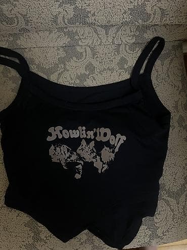 nike tech: Qadın qara crop top – “Howlin’ Wolf” printli - Model: nazik çiyin — 3