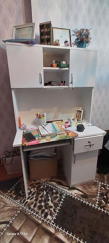 dizustu masa: Düz masa, Stulsuz, Polkalı, Siyirməli, Sadə laminat — 2