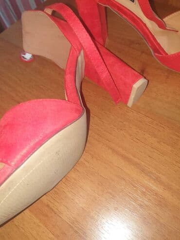 белые босоножки на тракторной подошве: Размер: 40, Новый — 6