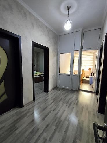 iceri şeherde kiraye evler: 3 otaqlı geniş mənzil – müasir interyer - Geniş salon: künc divan — 2