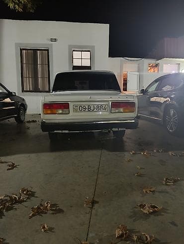 ford transit matoru: VAZ 2107, ağ rəng, sedan kuzov. Texniki xüsusiyyətlər: - Yanacaq — 5