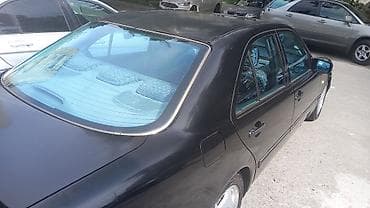 Qara rəngli sedan avtomobil - Kuzov: 4 qapılı sedan, qara rəng - — 3