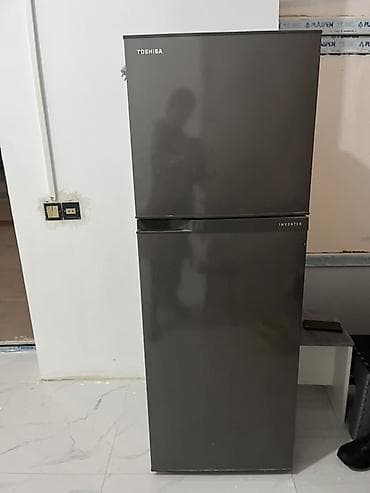 metbex soyuducusu: 2 qapılı Toshiba Soyuducu Satılır, rəng - Boz — 1