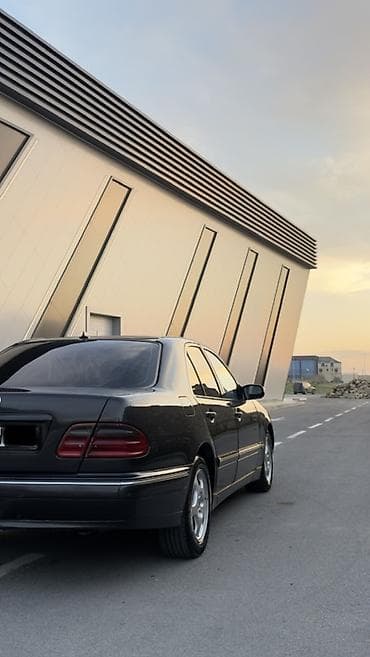 ford transit 1997: Mercedes-Benz E 220: 2.2 l | 2000 il Sedan — 3