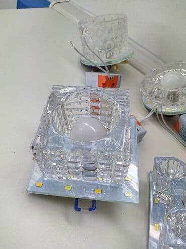 lampa: Şəffaf kristall dizaynlı LED spot işıqlandırma. Bu işıqlandırma — 1