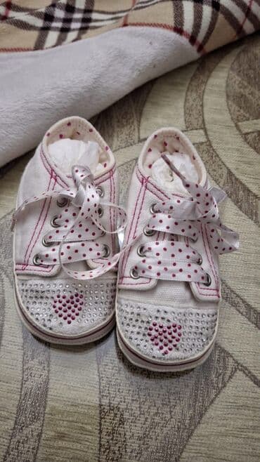 cutlukler ucun geyimler instagram: Parçadan qaşlı körpə ayaqqabısı 4ay — 3