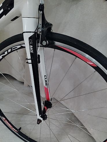 sədərək velosiped: Cube Attain Pro modeli yüngül Fulcrum disklərə malikdir. Alüminium — 7