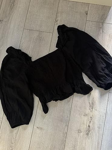 Qara qısa bluz - Model: kvadrat yaxa, elastik “smocked” bədən hissəsi